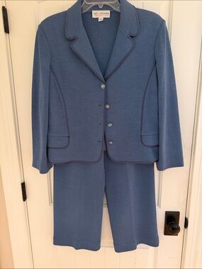 St. John Light Blue Knit Blazer and Pant Set with Navy Piping READ DESCRIPTION